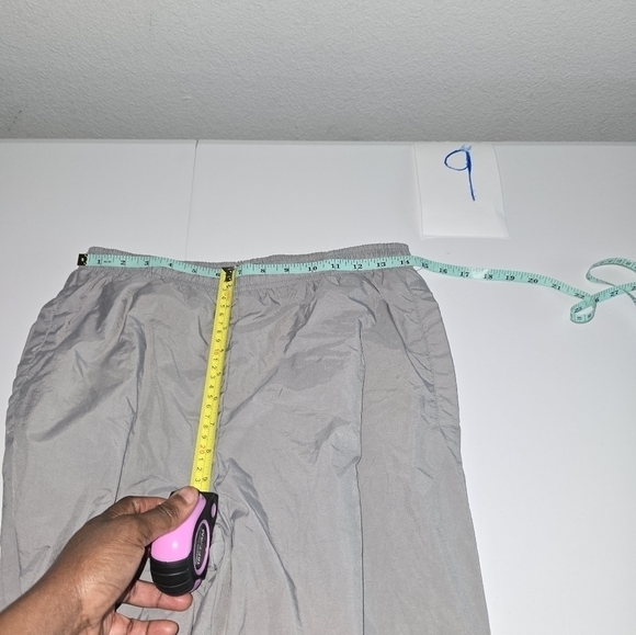 Nike Wind Breaker Pants Women Sz 4-6 Gray Hem Side Zippers Athleisure - Picture 13 of 15